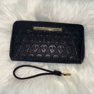 Betsey Johnson skull embossed wristlet wallet (sides are pilling)